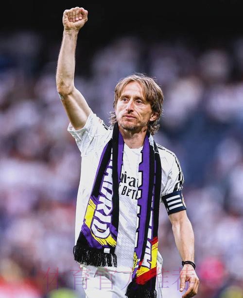 留下队魂！西媒：阿隆索明确要求留下莫德里奇